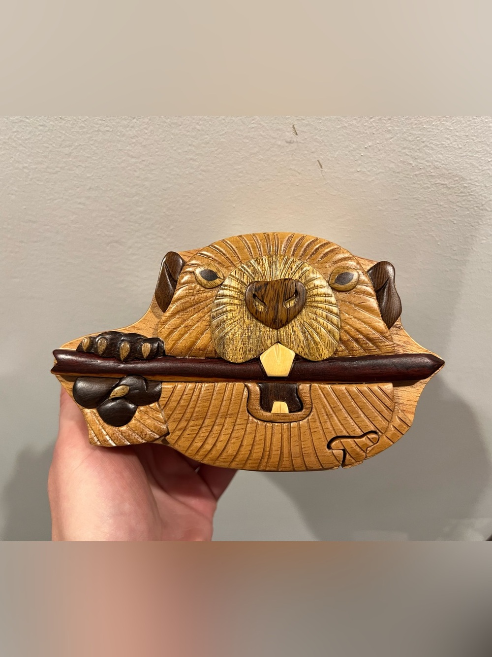 Hand-Carved Wooden Beaver Trinket Box - Natural Brown & Dark Accents